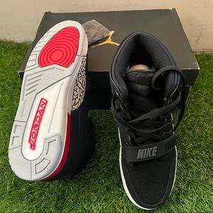 Air Jordan Legacy/ Mens: 7 Womens: 8.5/ BLACK, RED AND GREY